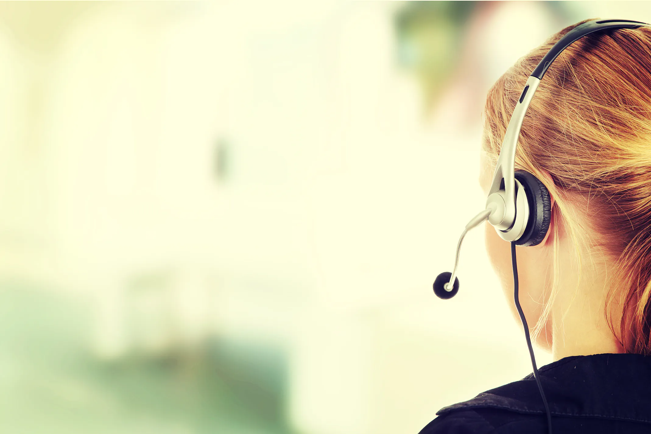 Cisco Prime Collaboration replacement - contact center, girl with headset