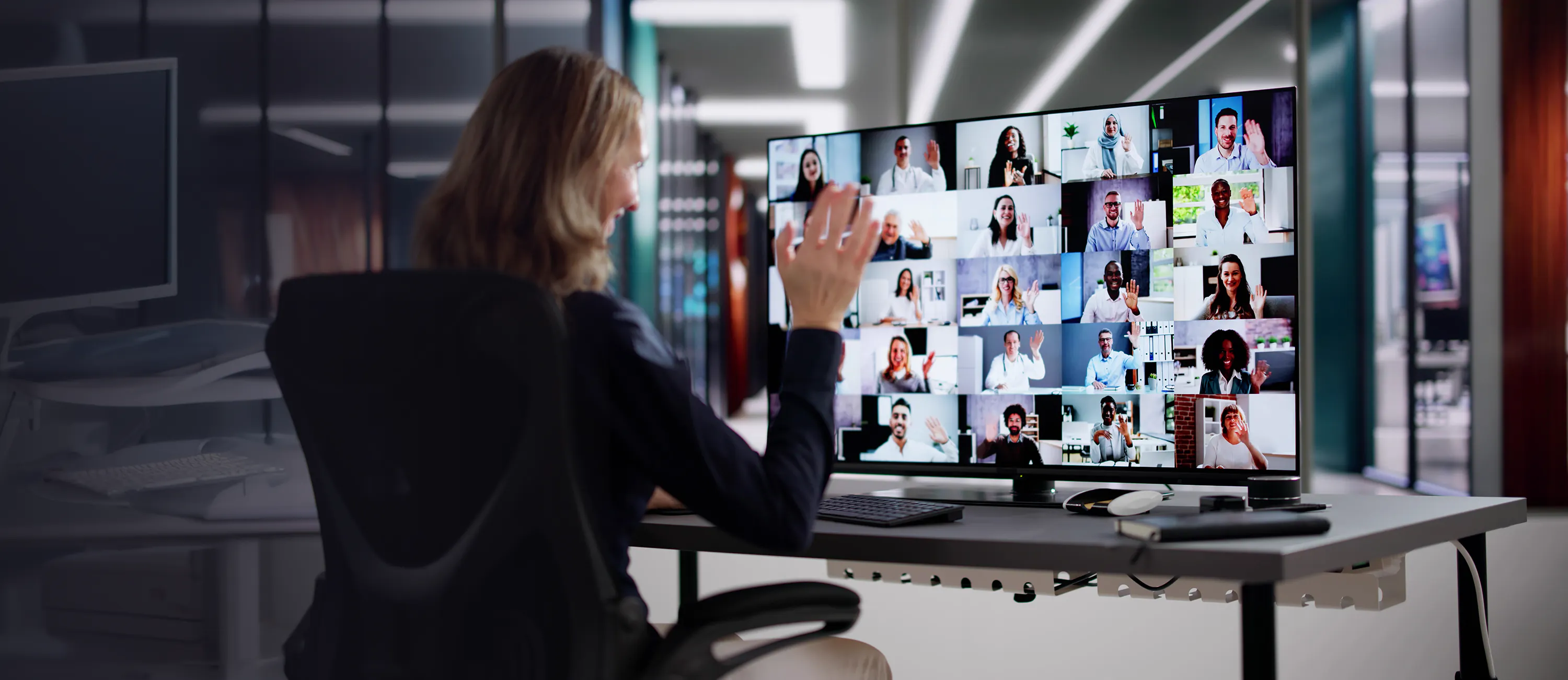 Business woman at desk on conference call - VOSS for Microsoft UC